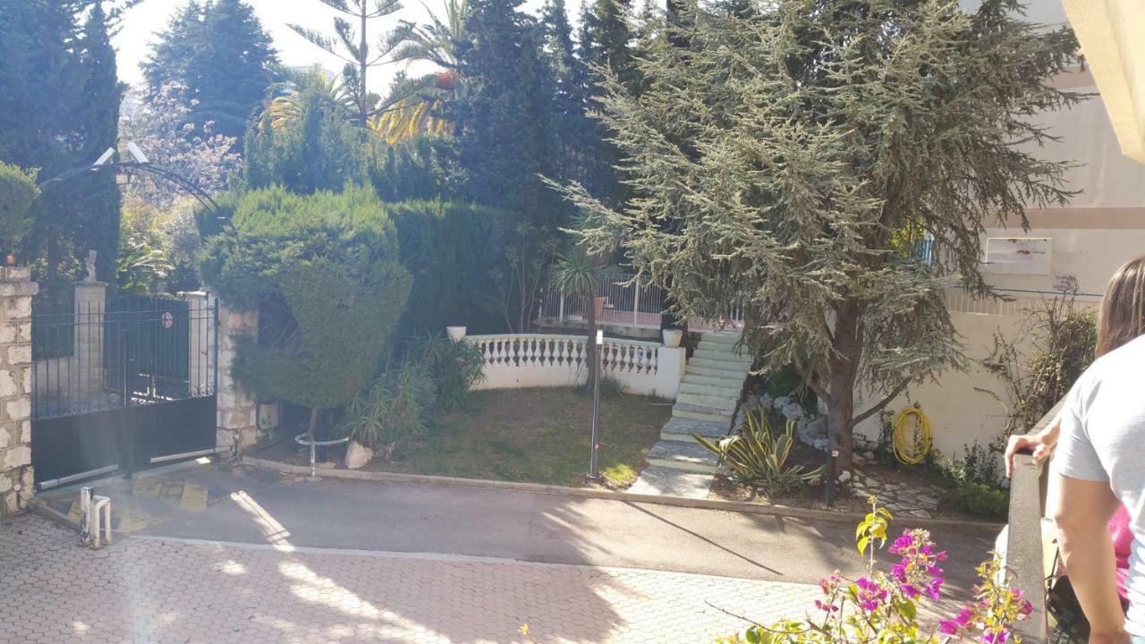 Les Palmiers A 700M De La Mer Nice Luaran gambar
